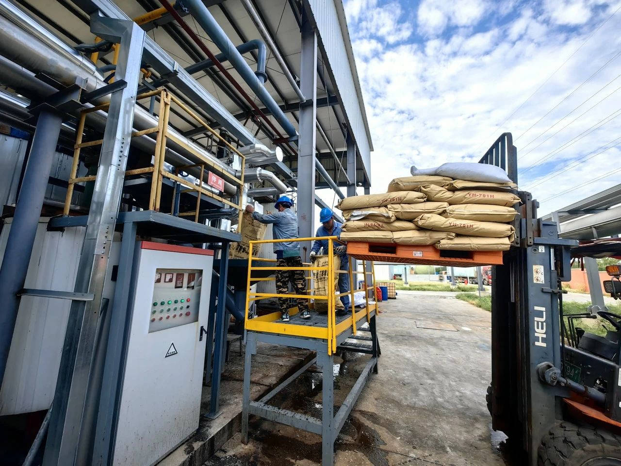 践行“六个主题年” | 沥青星空网官网首页入口_星空（中国）
权属单位储运星空网官网首页入口_星空（中国）
新材料车间技术改造再迎新突破