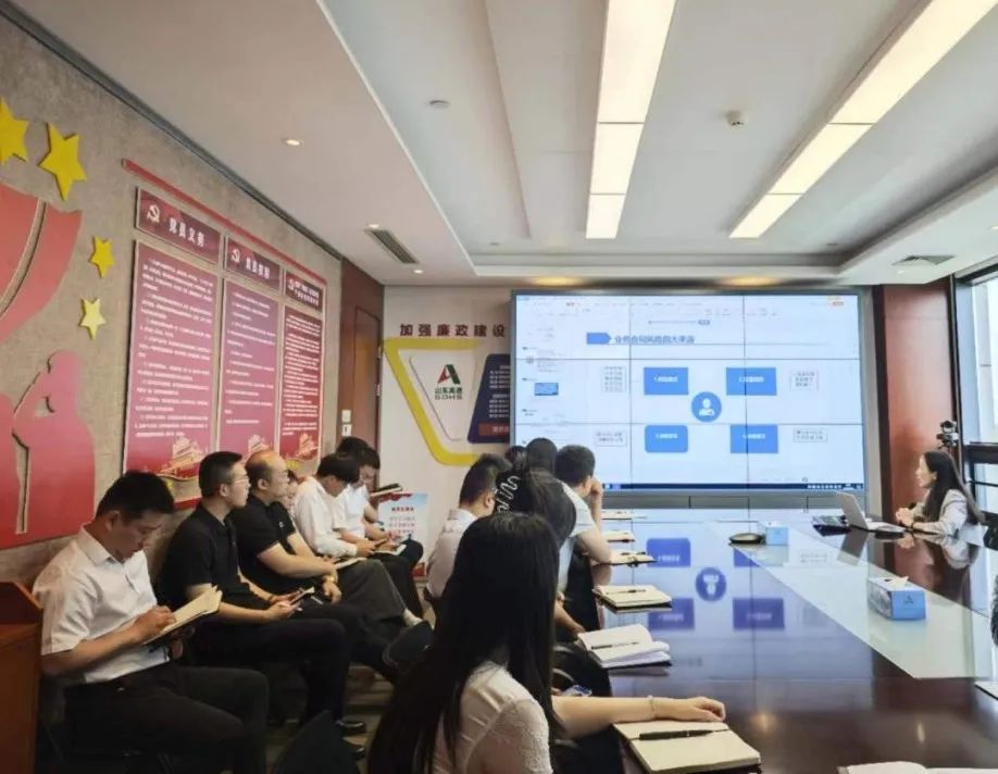 沥青星空网官网首页入口_星空（中国）
及各权属单位组织开展“业务合同法律风险防范”专题讲座