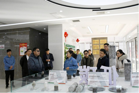 中国三峡建工（集团）有限星空网官网首页入口_星空（中国）
工程技术中心一行到沥青星空网官网首页入口_星空（中国）
参观调研